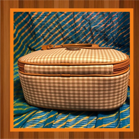 Carryland Crossbody with Handles Bag - Picture 4 of 7